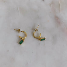 Load image into Gallery viewer, Emerald Sansa Gold Earrings