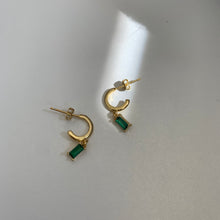 Load image into Gallery viewer, Emerald Sansa Gold Earrings