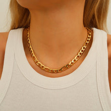 Load image into Gallery viewer, cara gold figaro necklace